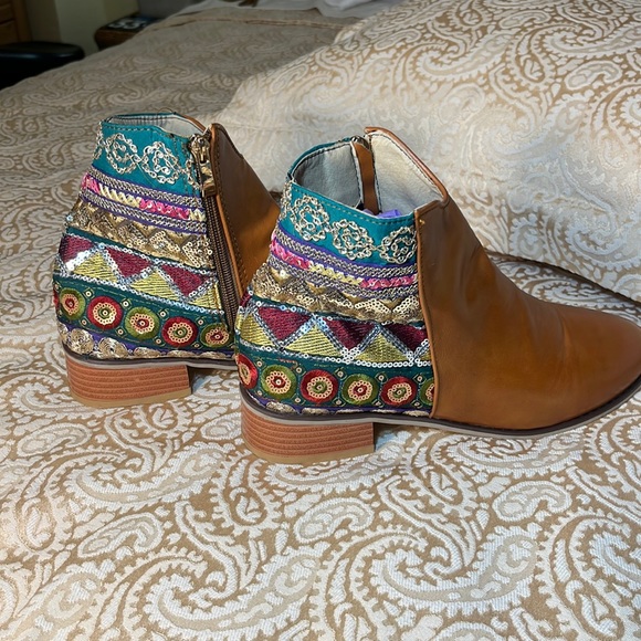 EUC Shoes - EUC Unique Leather Sequined Zip up Boots.